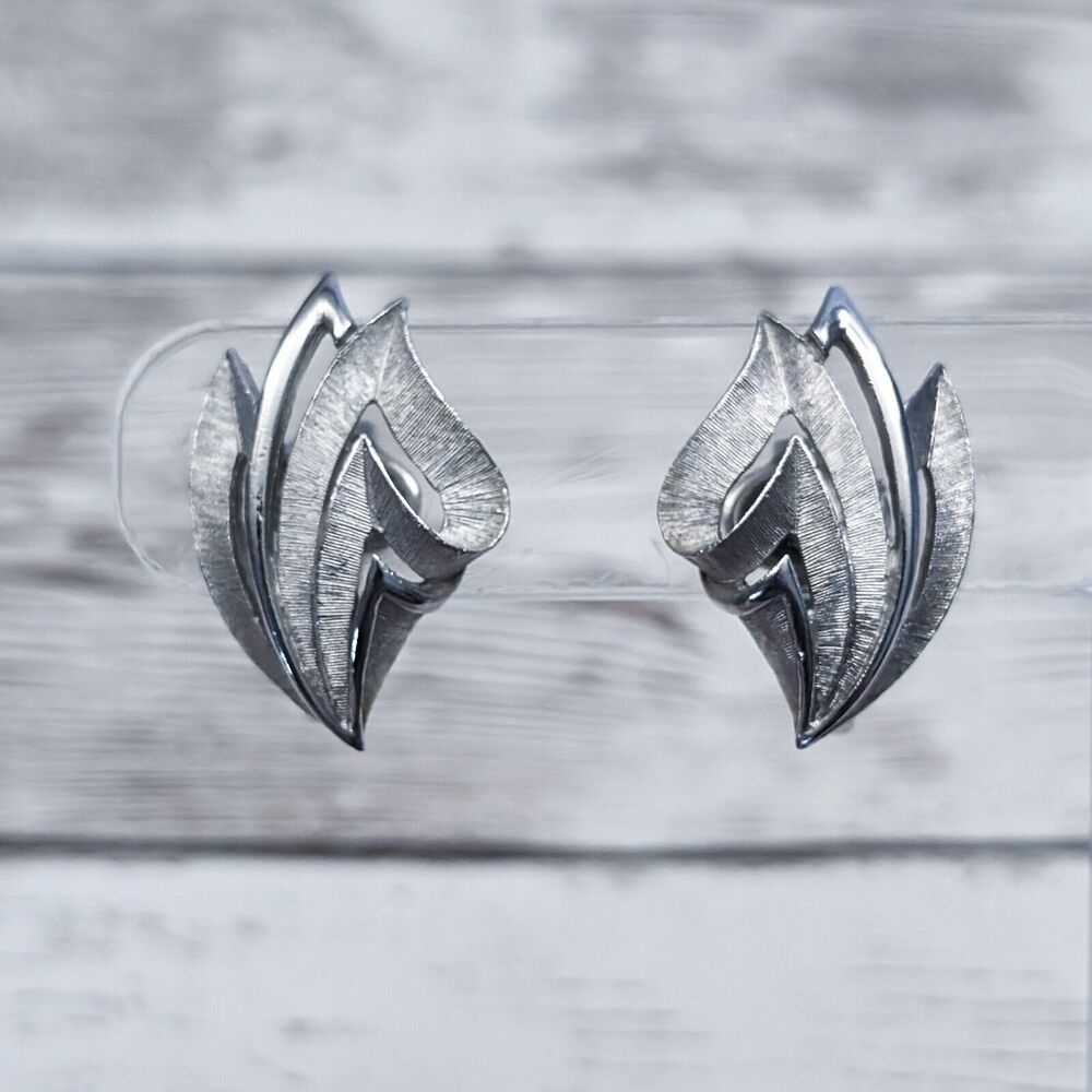 Vintage Trifari Clip On Earrings Silver Tone - Tarnished